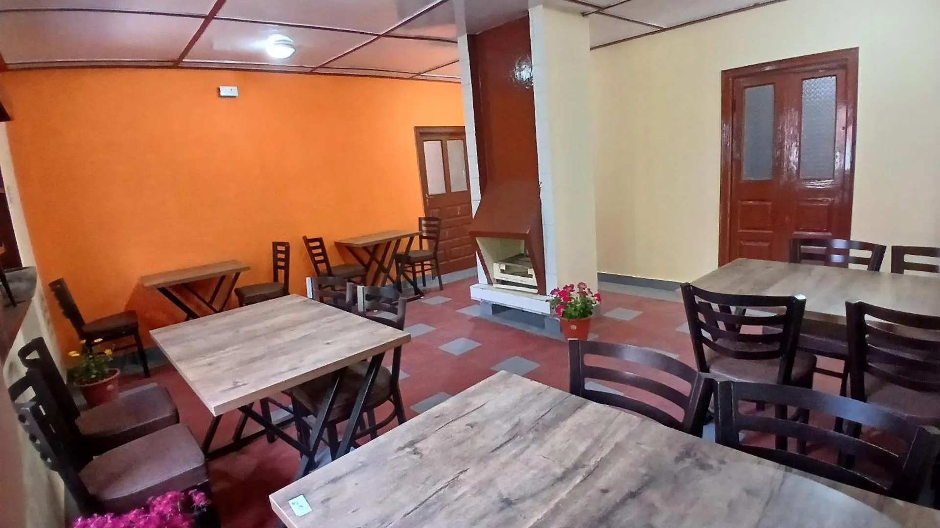 ホームステイ Bhumi Retreat Cottages シムラー インド