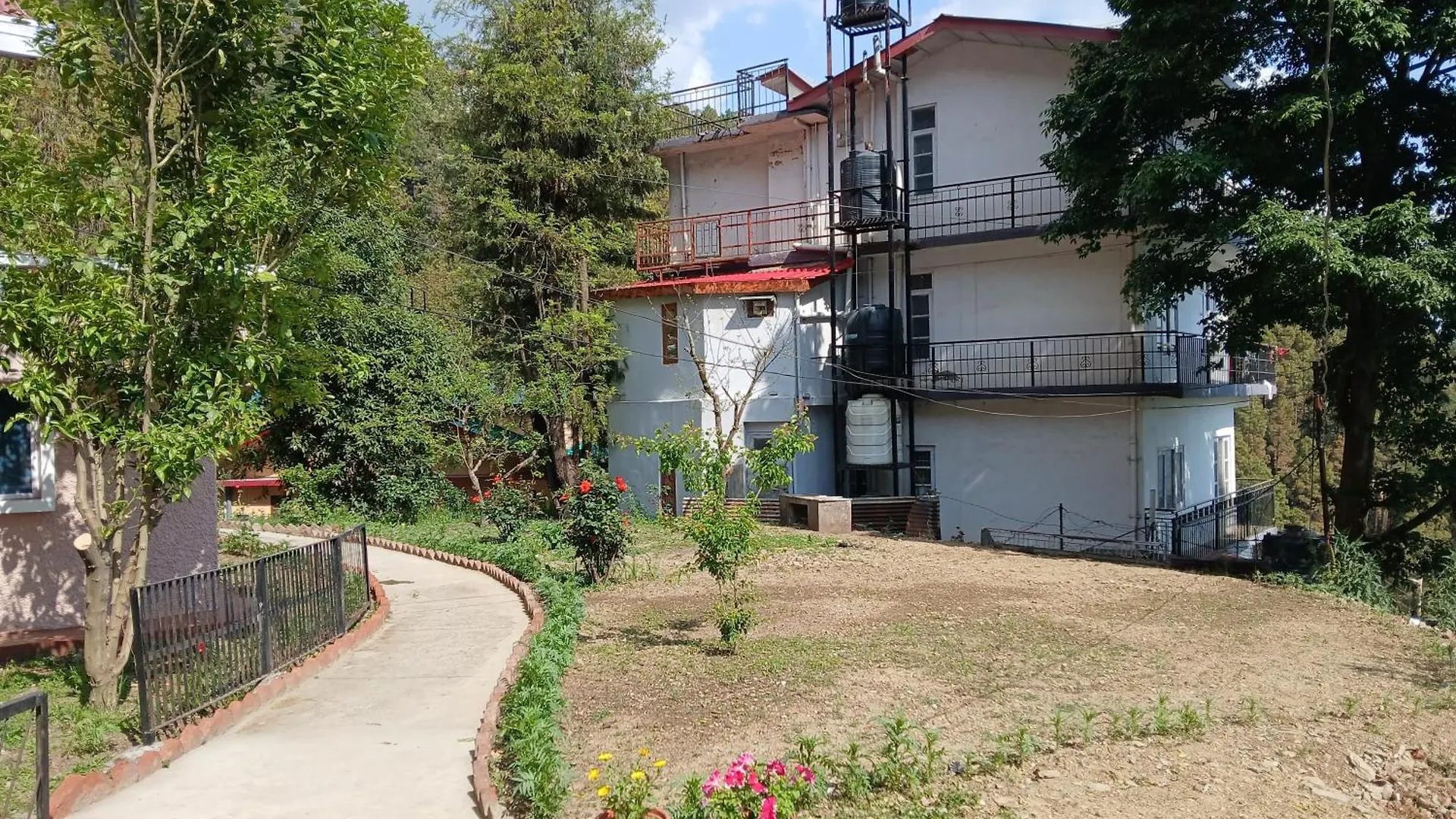 ホームステイ Bhumi Retreat Cottages シムラー